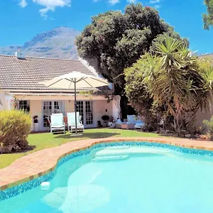 hout-bay-beach-cottage.hotels-capetown.com/